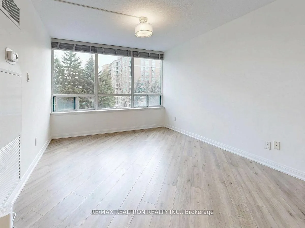 Photo 4 of Unit 406, 120 Promenade Circle, Vaughan, Brownridge — HOMEH