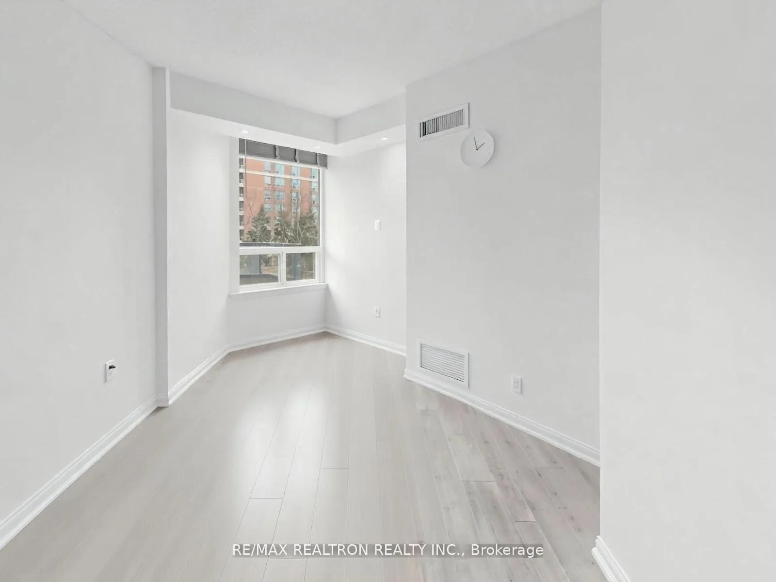 Photo 9 of Unit 406, 120 Promenade Circle, Vaughan, Brownridge — HOMEH