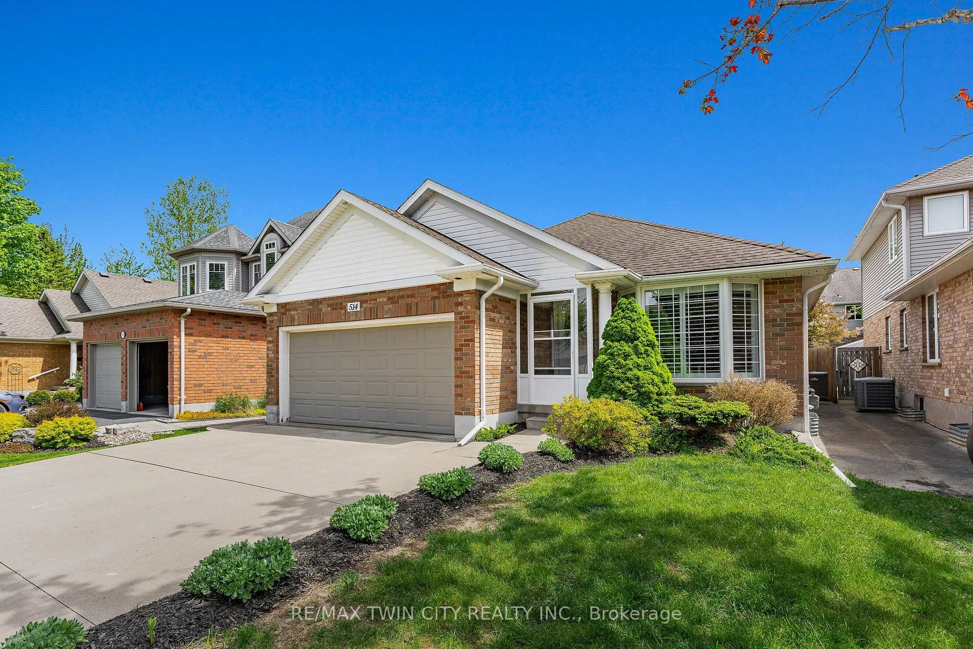 Photo 3 of 514 Brentcliffe Drive, Waterloo — HOMEH
