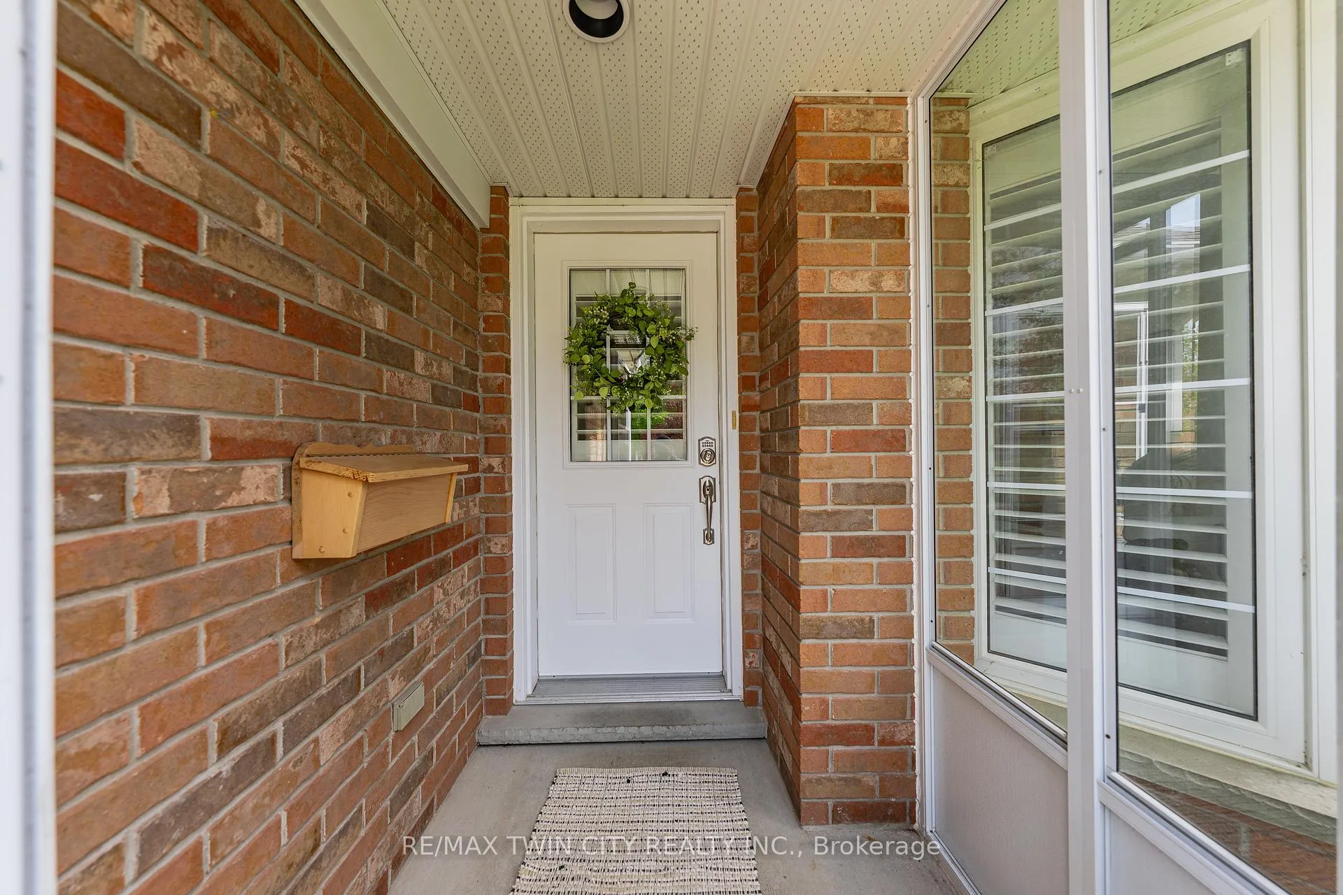 Photo 5 of 514 Brentcliffe Drive, Waterloo — HOMEH