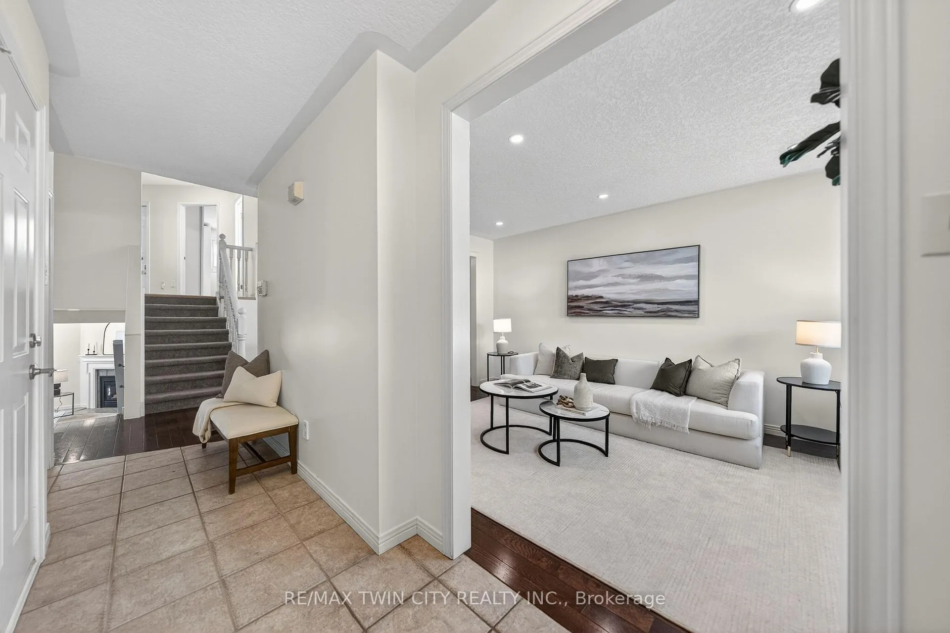 Photo 7 of 514 Brentcliffe Drive, Waterloo — HOMEH
