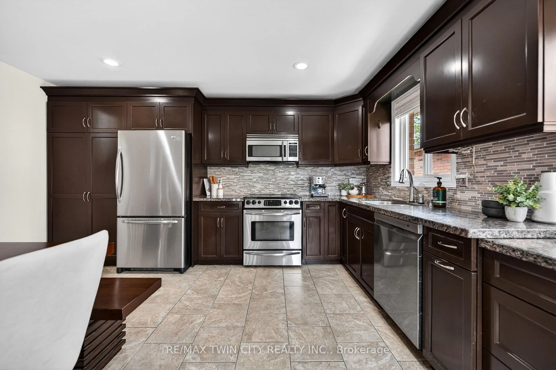 Photo 17 of 514 Brentcliffe Drive, Waterloo — HOMEH