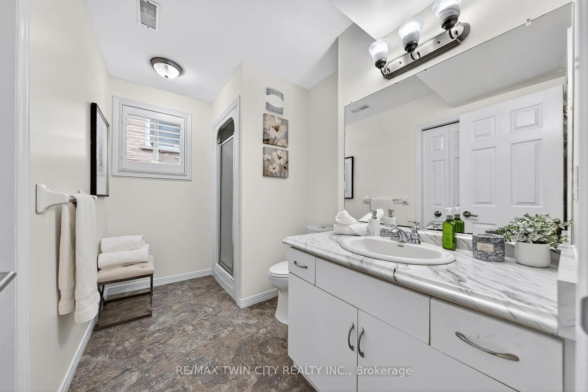 Photo 26 of 514 Brentcliffe Drive, Waterloo — HOMEH