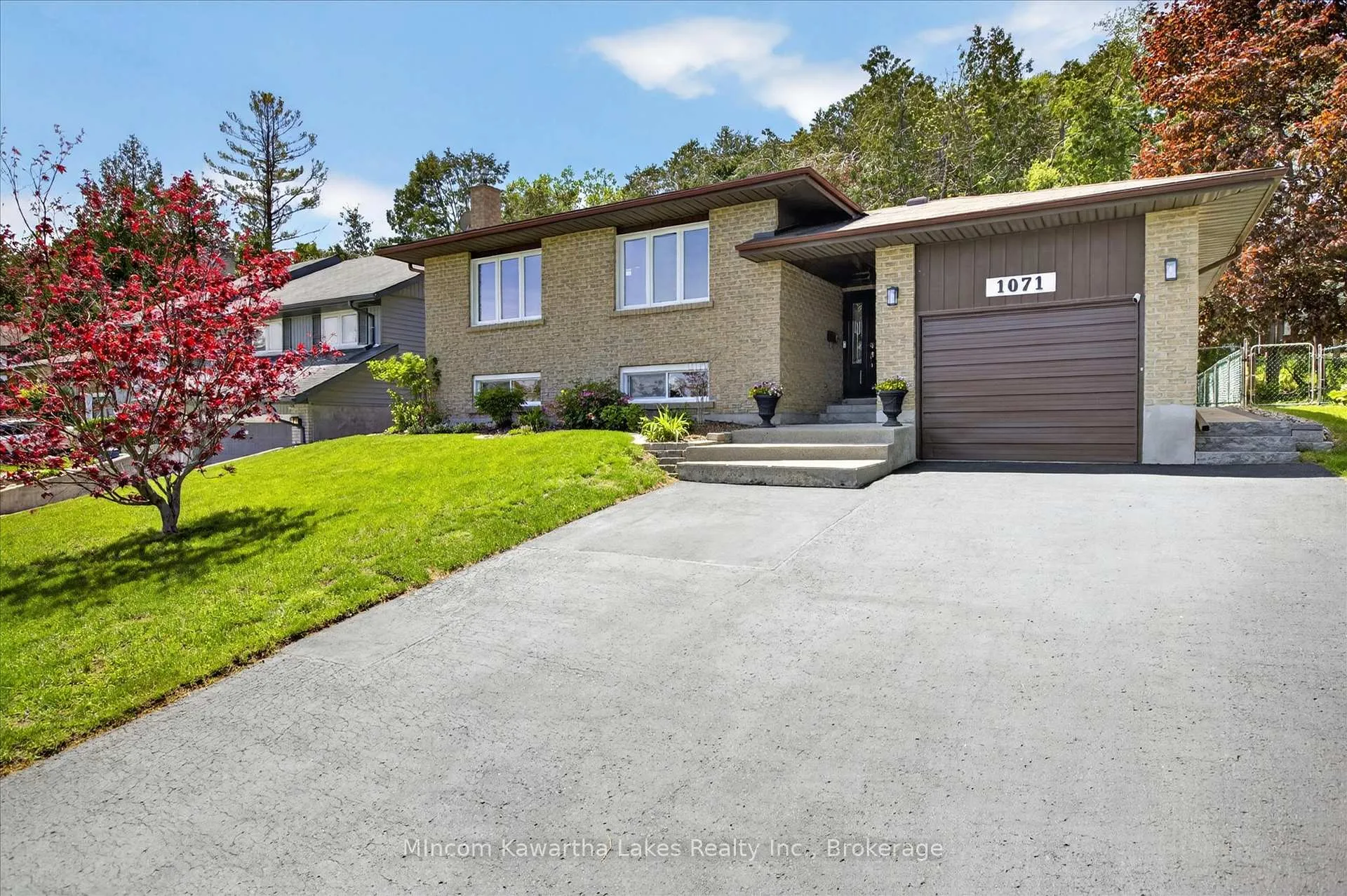 Photo 2 of 1071 Danita Boulevard, Peterborough, Monaghan Ward 2 — HOMEH