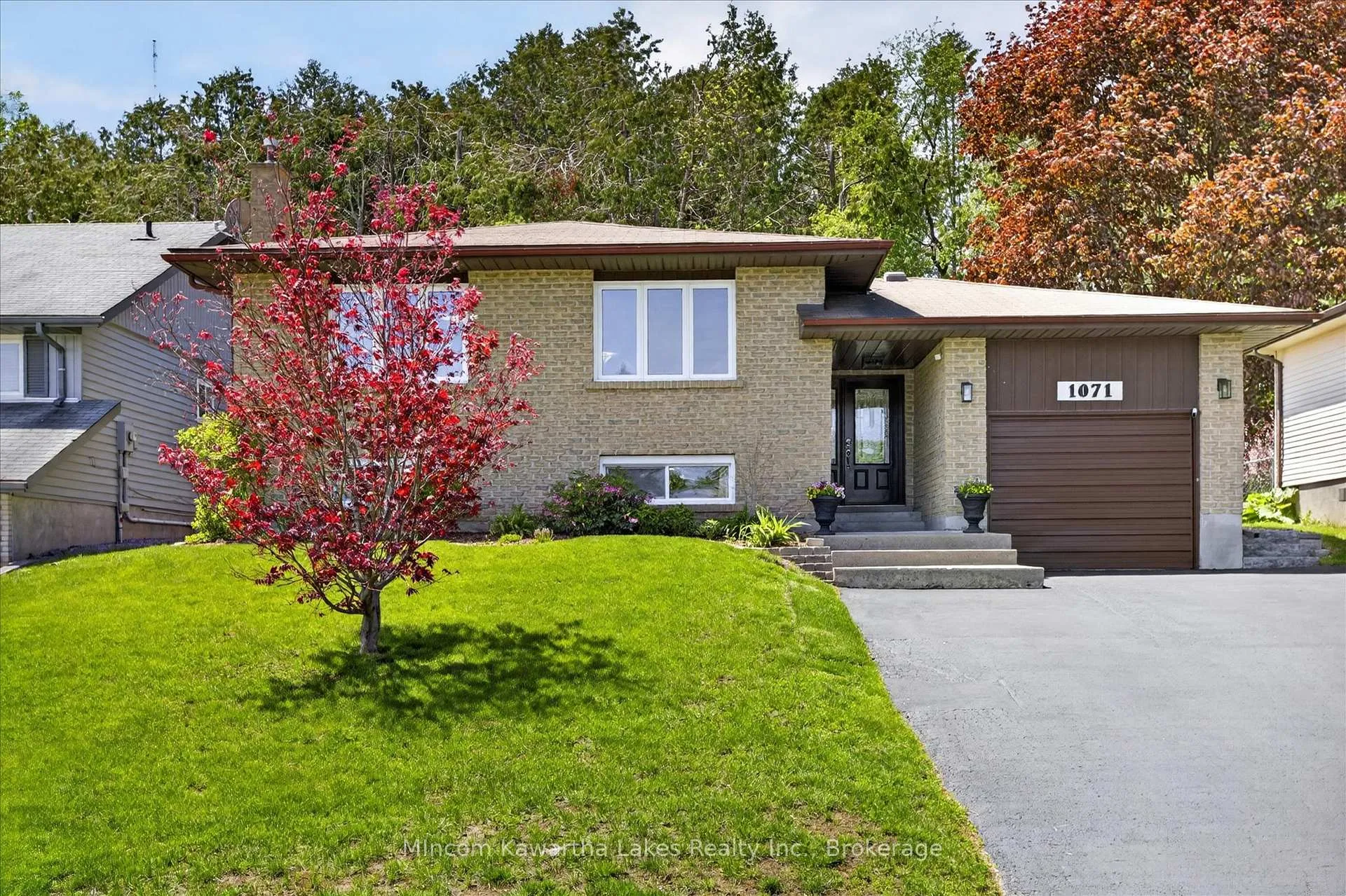Photo 3 of 1071 Danita Boulevard, Peterborough, Monaghan Ward 2 — HOMEH