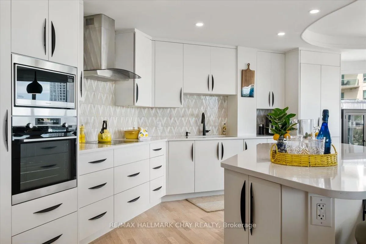 Photo 17 of Unit 1409, 2 Toronto Street, Barrie, City Centre — HOMEH