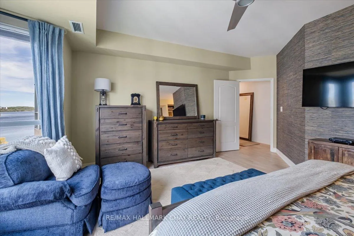 Photo 31 of Unit 1409, 2 Toronto Street, Barrie, City Centre — HOMEH