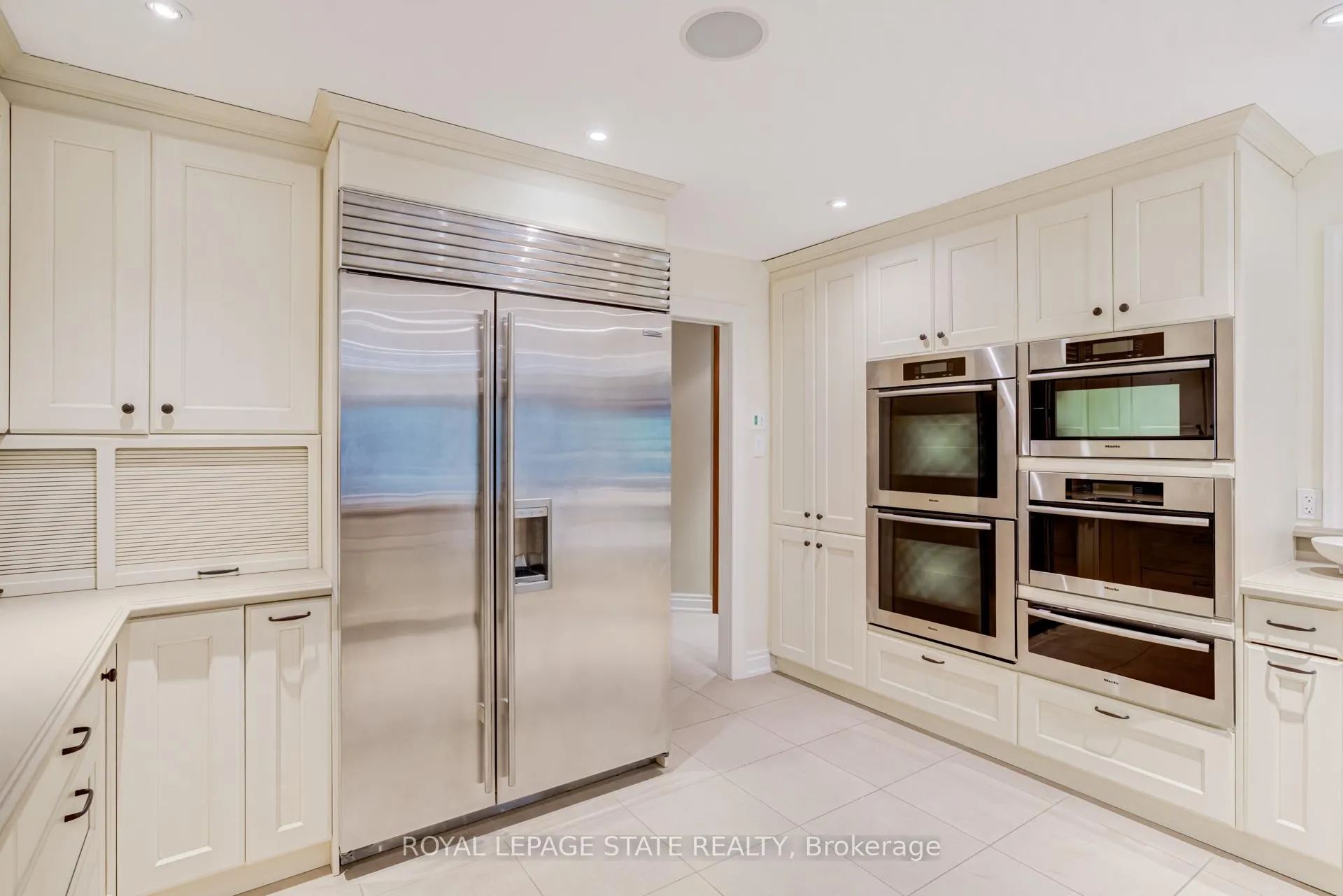 Photo 11 of 78 Chancery Drive, Hamilton, Ancaster — HOMEH