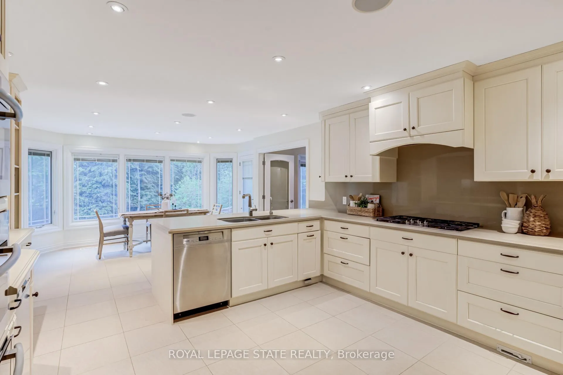 Photo 13 of 78 Chancery Drive, Hamilton, Ancaster — HOMEH