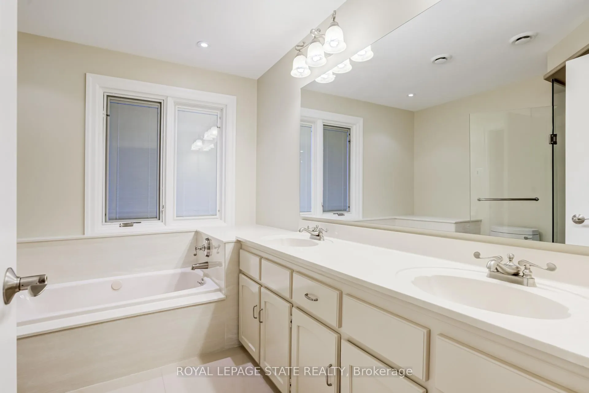Photo 33 of 78 Chancery Drive, Hamilton, Ancaster — HOMEH