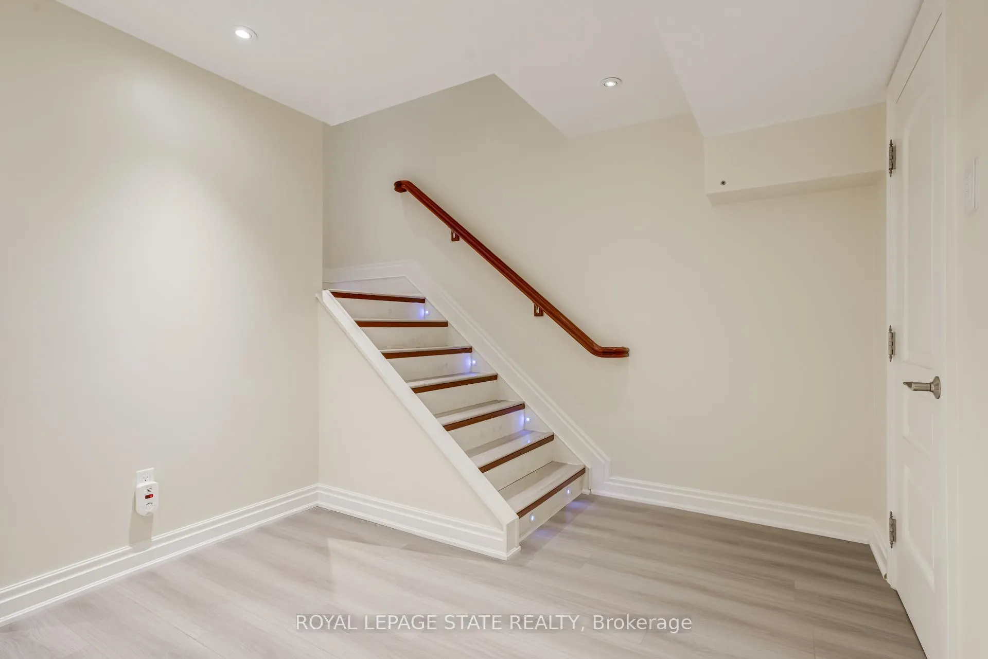 Photo 35 of 78 Chancery Drive, Hamilton, Ancaster — HOMEH