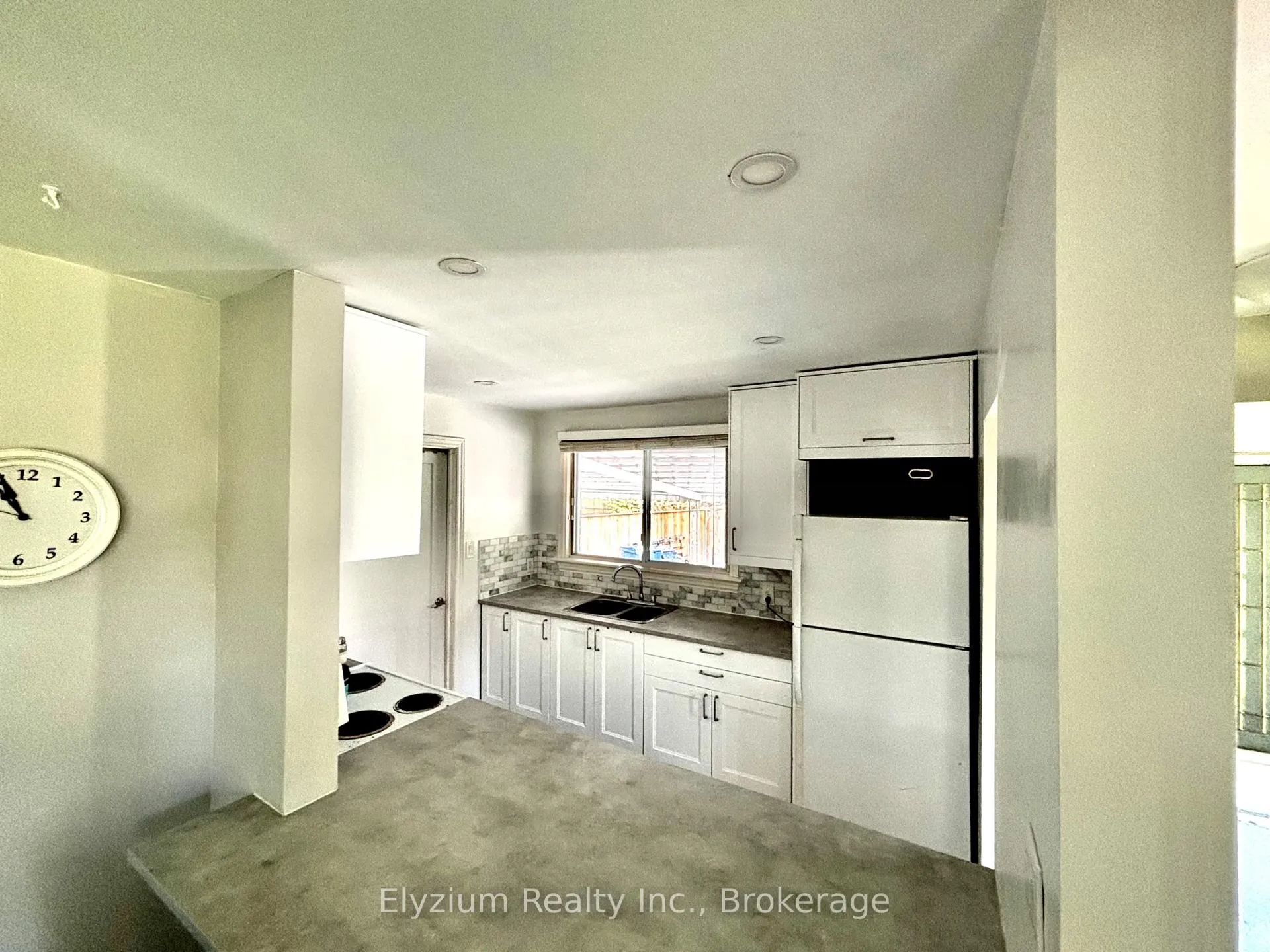 Photo 3 of 31 Vancouver Drive, Guelph, St. George's — HOMEH