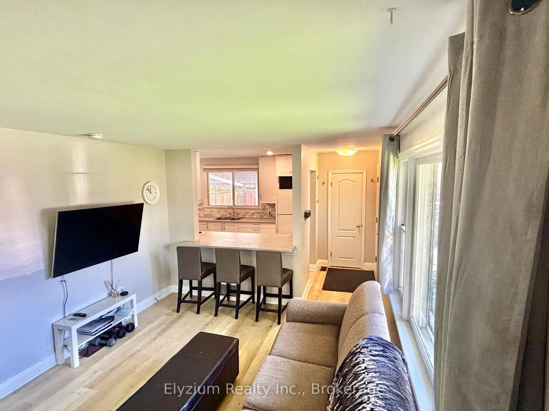 Photo 6 of 31 Vancouver Drive, Guelph, St. George's — HOMEH