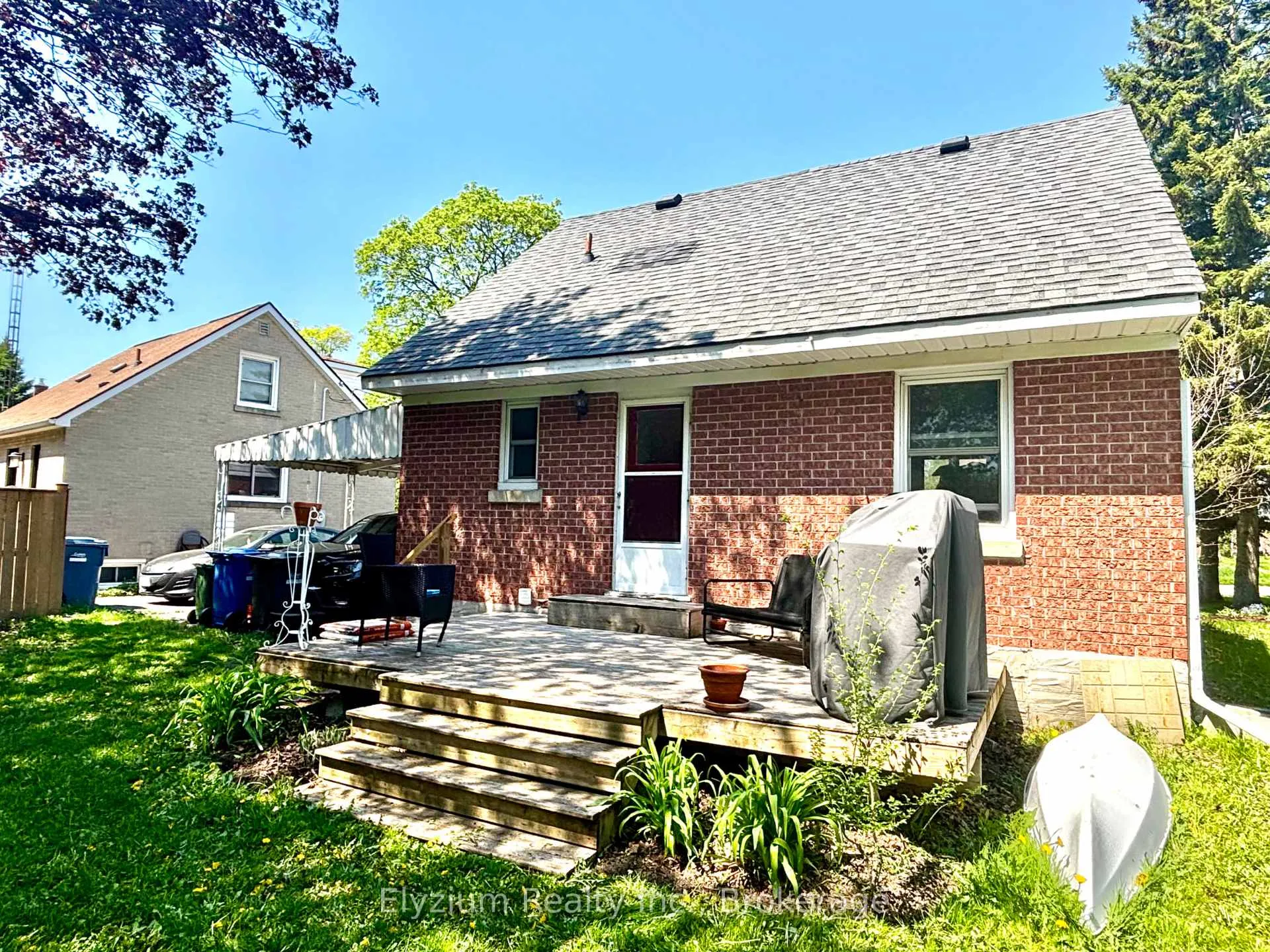 Photo 16 of 31 Vancouver Drive, Guelph, St. George's — HOMEH