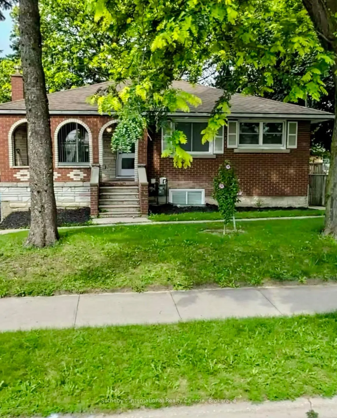 Front of Unit Main Level, 39 Silvercreek Parkway N