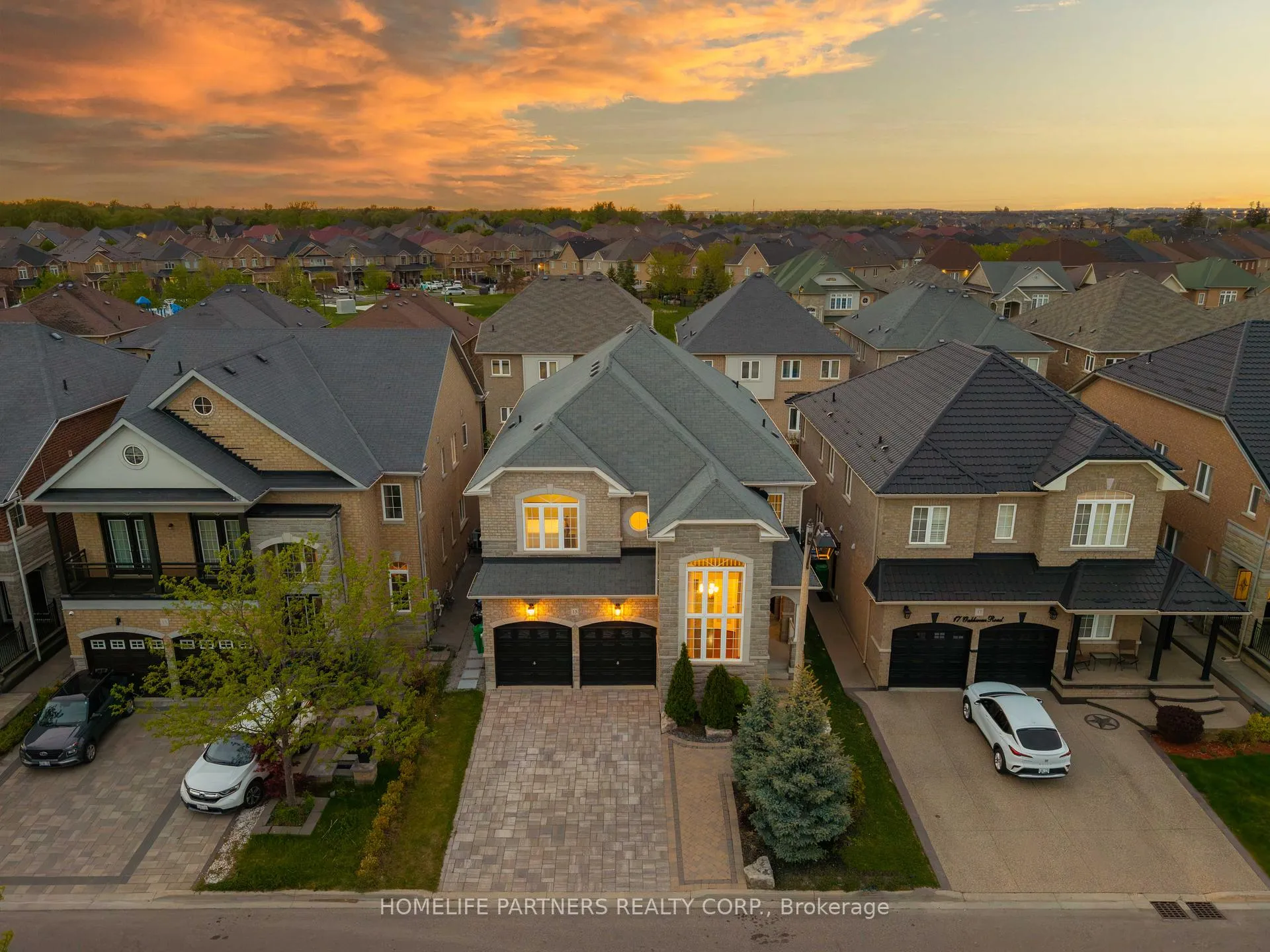 Photo 2 of 15 Oakhaven Road, Brampton, Bram East — HOMEH