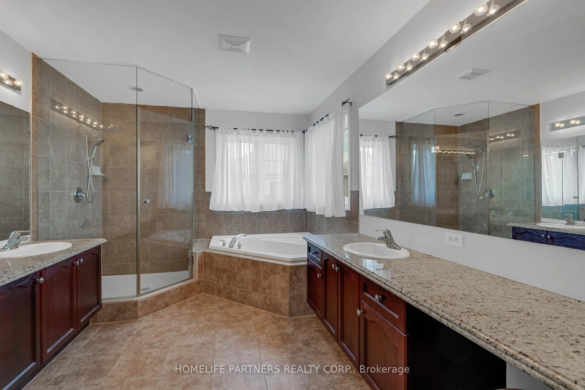 Photo 19 of 15 Oakhaven Road, Brampton, Bram East — HOMEH