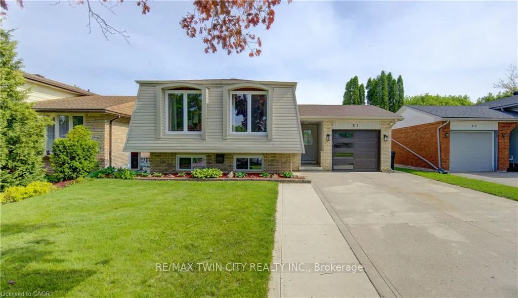 Photo 1 of 51 Coach Hill Drive, Kitchener — HOMEH