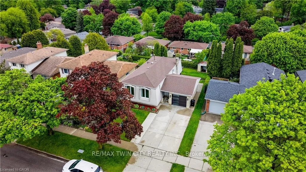 Photo 2 of 51 Coach Hill Drive, Kitchener — HOMEH