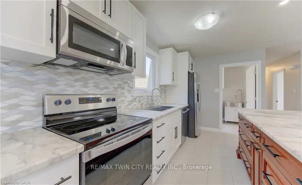Photo 12 of 51 Coach Hill Drive, Kitchener — HOMEH