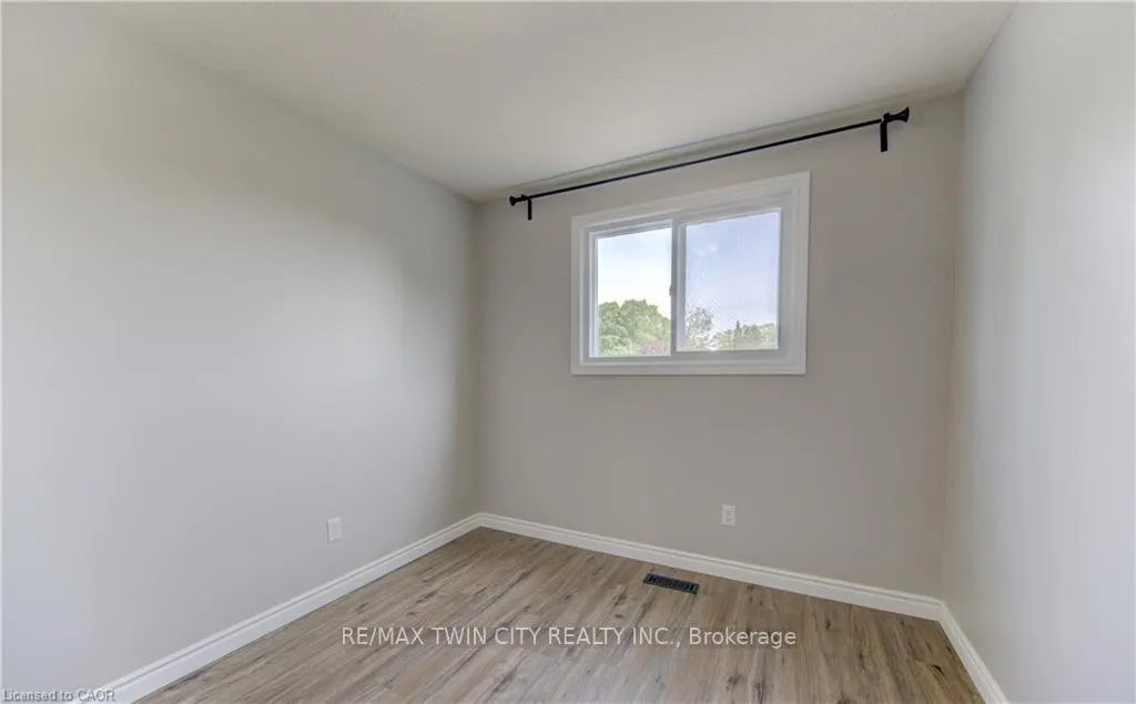 Photo 20 of 51 Coach Hill Drive, Kitchener — HOMEH