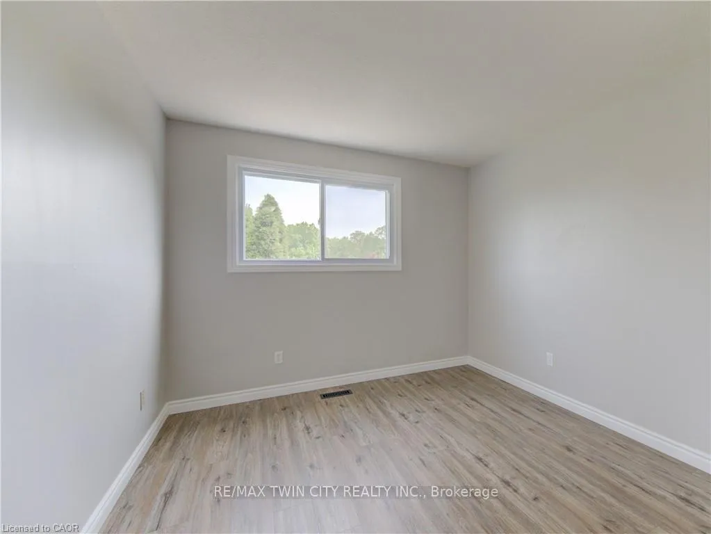 Photo 21 of 51 Coach Hill Drive, Kitchener — HOMEH