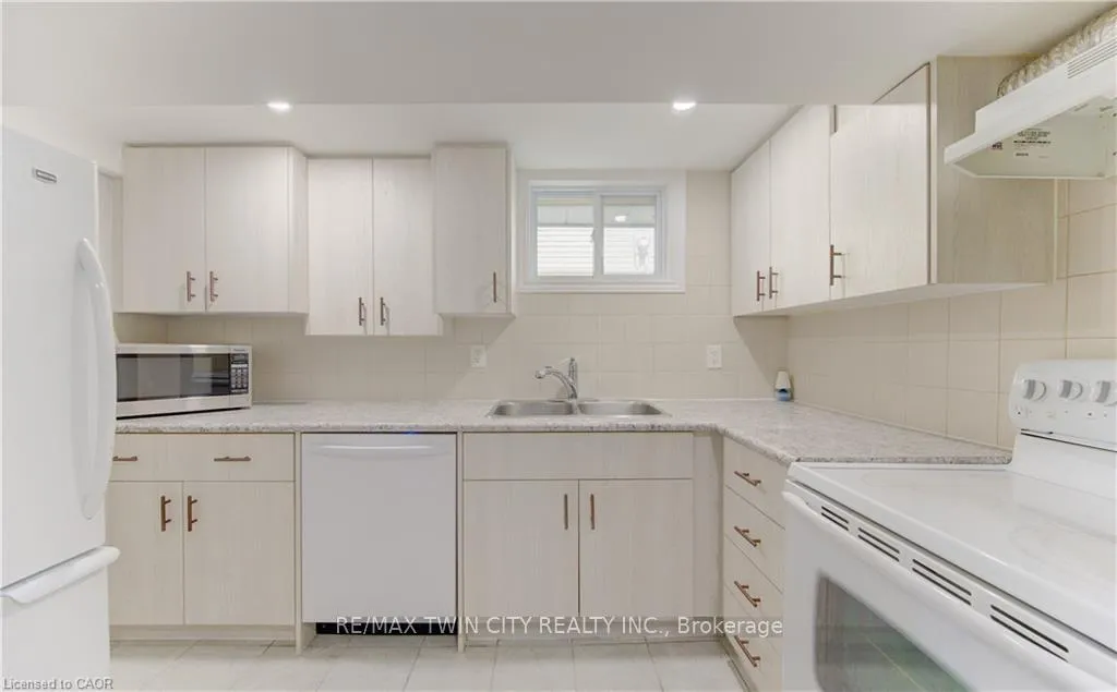 Photo 26 of 51 Coach Hill Drive, Kitchener — HOMEH