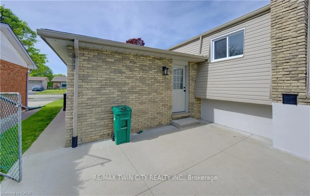 Photo 35 of 51 Coach Hill Drive, Kitchener — HOMEH