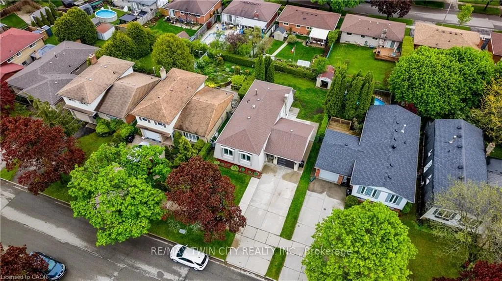 Photo 42 of 51 Coach Hill Drive, Kitchener — HOMEH