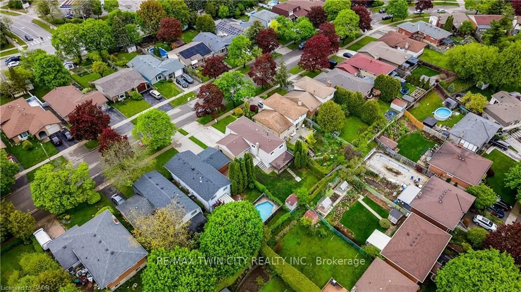 Photo 44 of 51 Coach Hill Drive, Kitchener — HOMEH