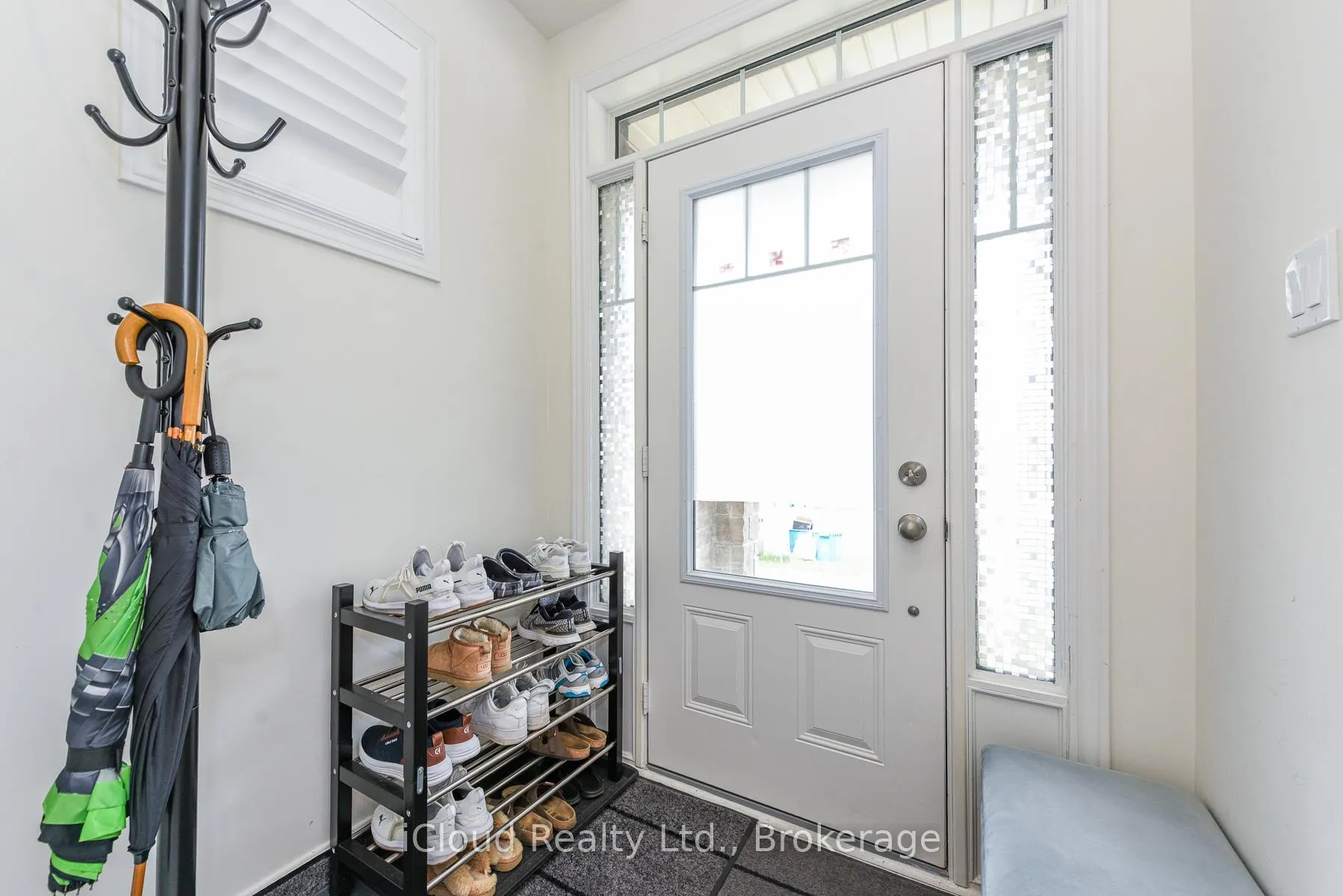 Photo 3 of 3958 Leonardo Street, Burlington, Alton — HOMEH