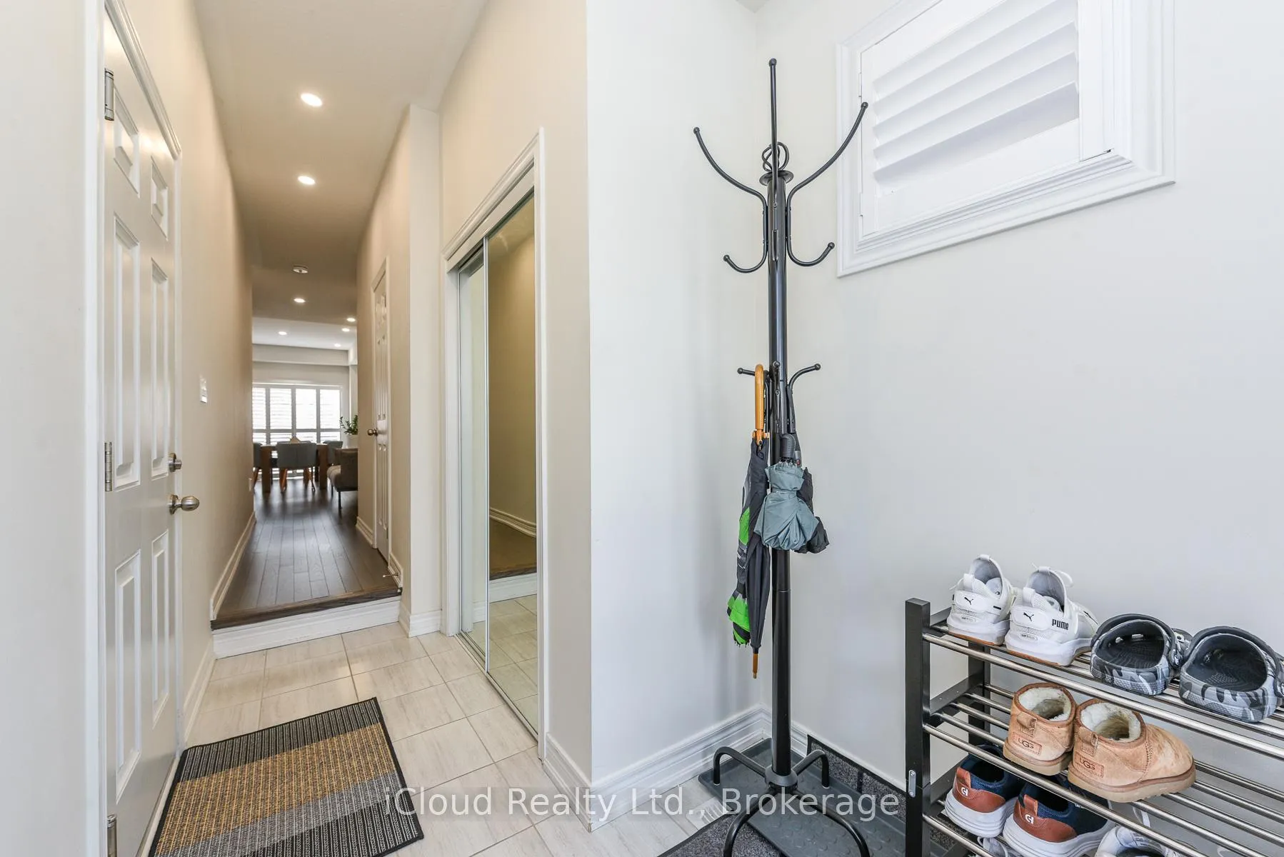 Photo 4 of 3958 Leonardo Street, Burlington, Alton — HOMEH