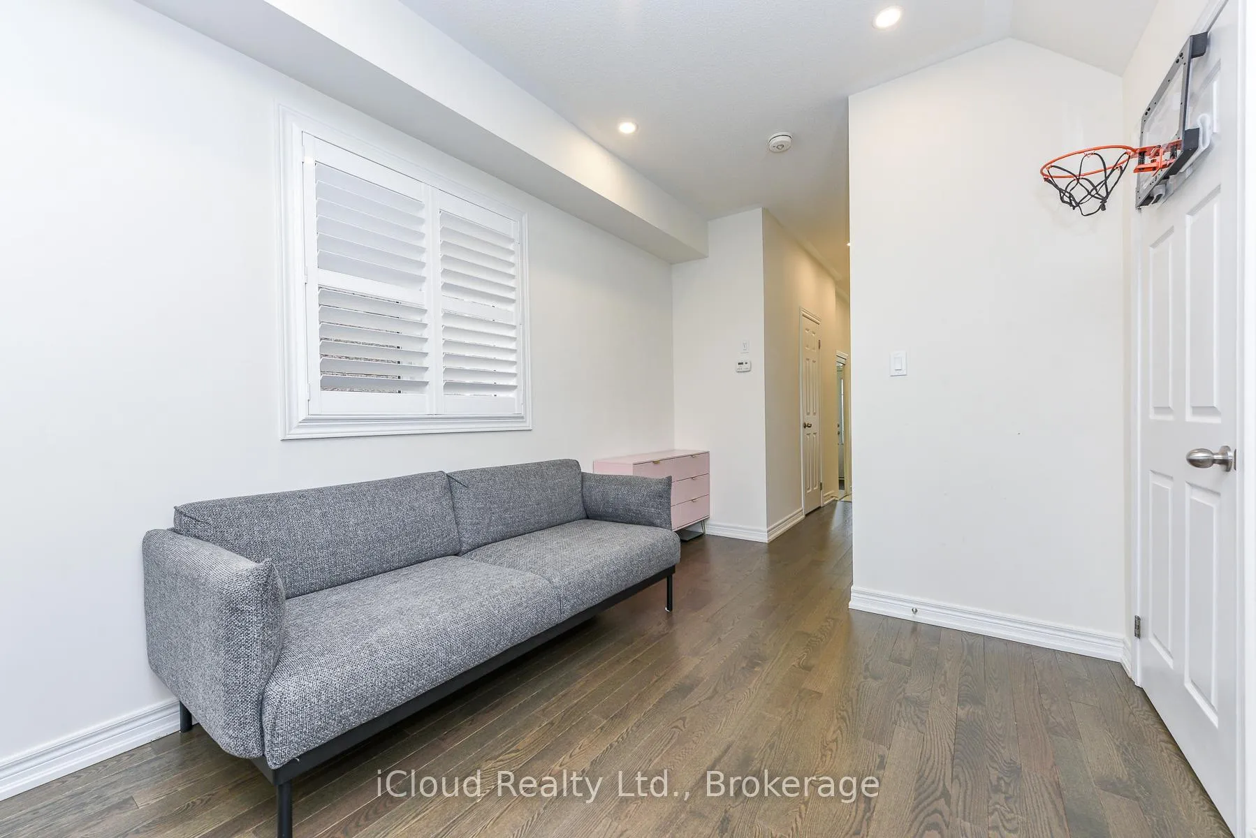 Photo 11 of 3958 Leonardo Street, Burlington, Alton — HOMEH