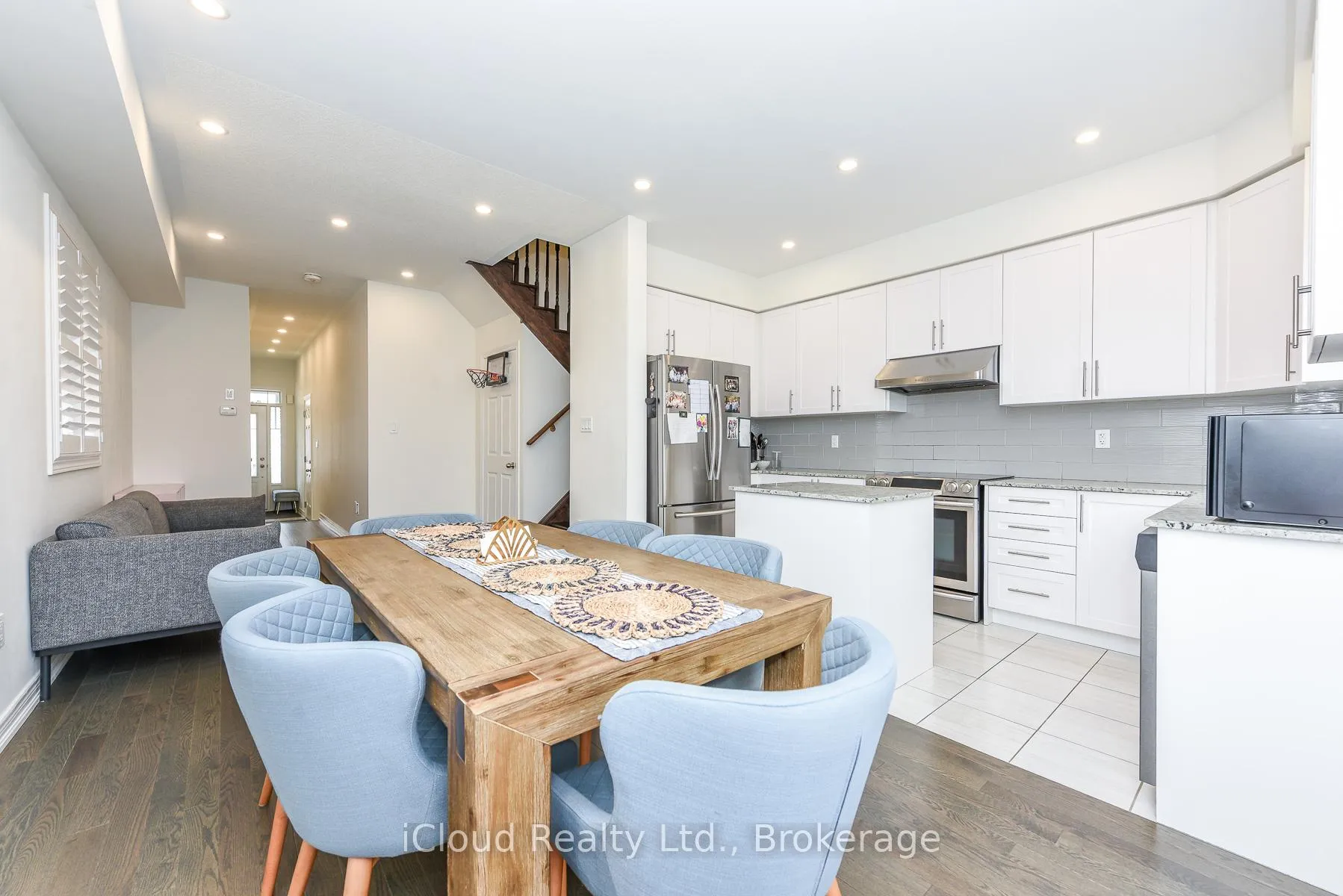 Photo 12 of 3958 Leonardo Street, Burlington, Alton — HOMEH