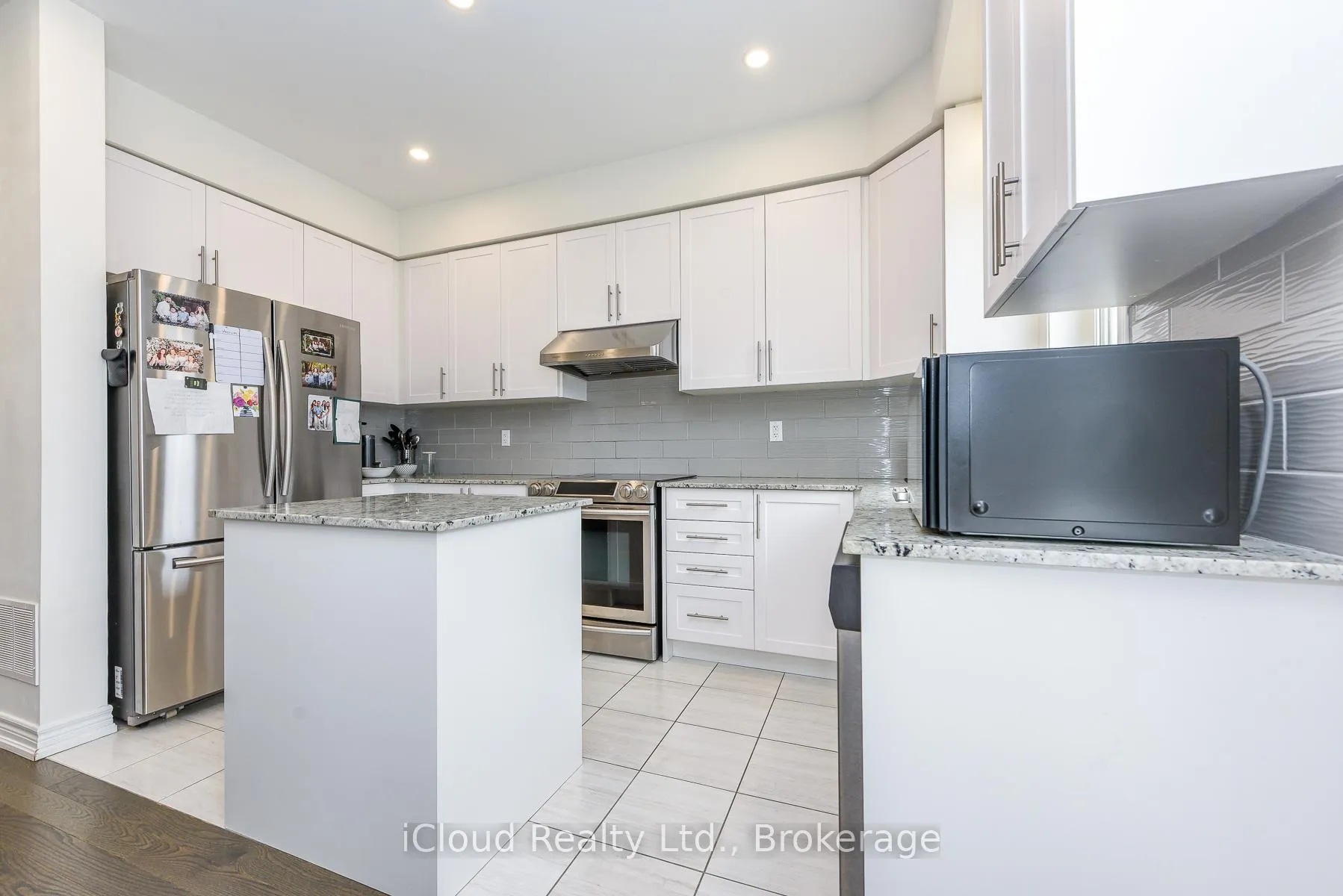 Photo 14 of 3958 Leonardo Street, Burlington, Alton — HOMEH