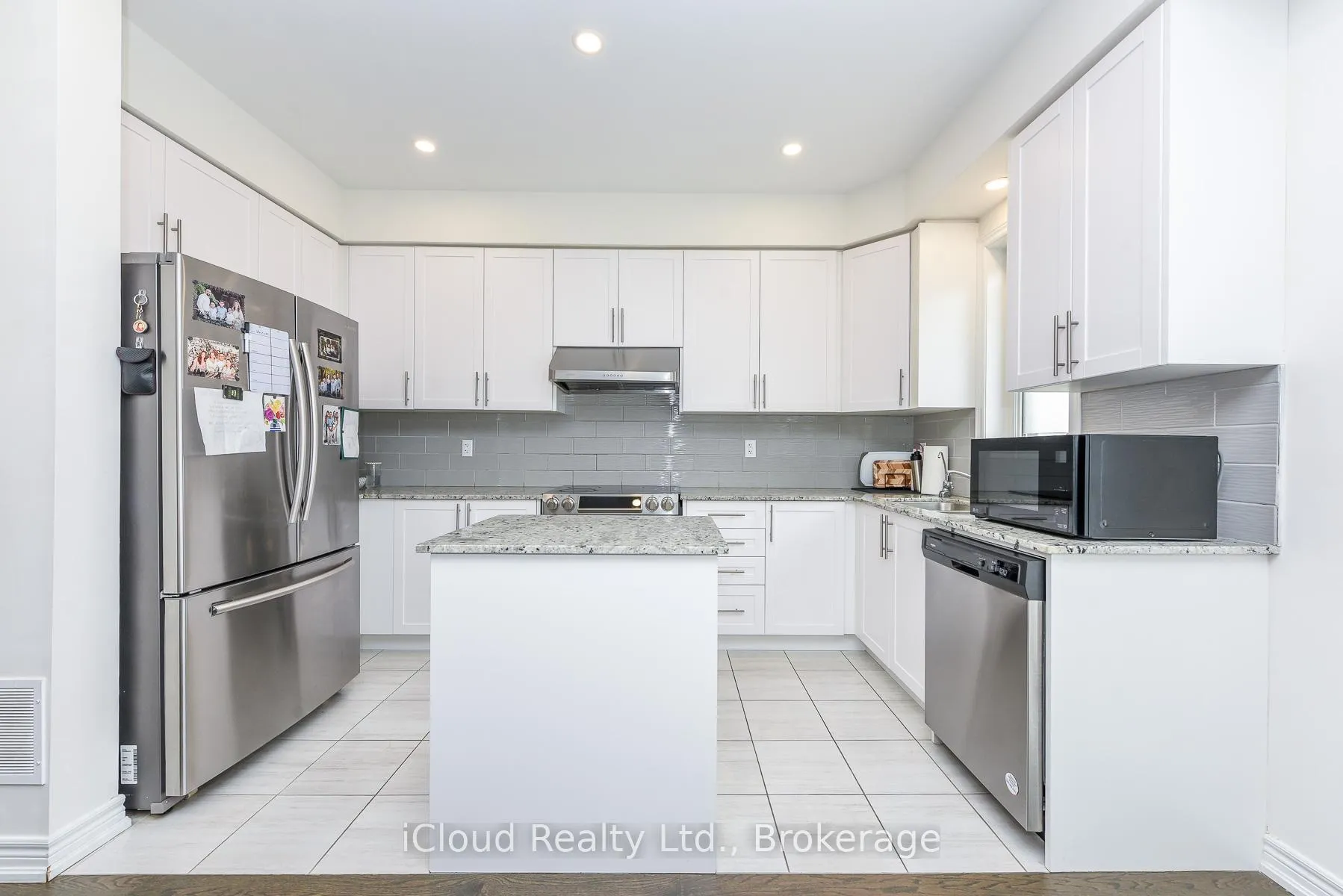 Photo 16 of 3958 Leonardo Street, Burlington, Alton — HOMEH