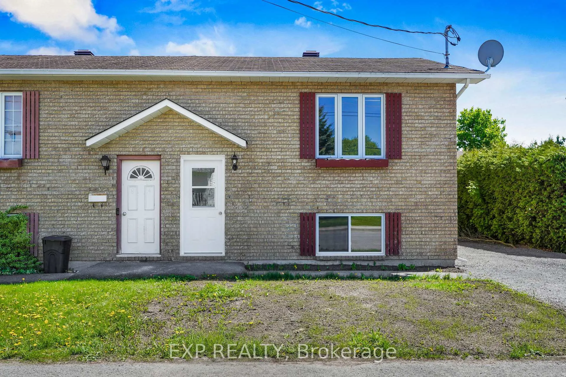 Front of 50 R. Bonneville Street