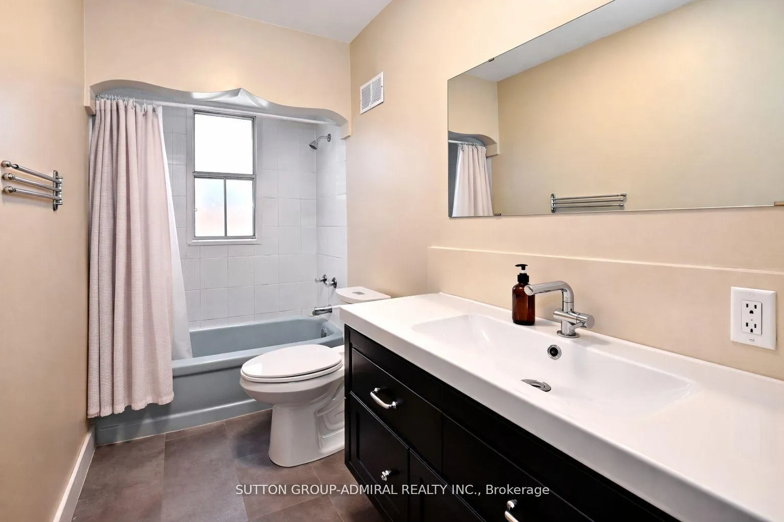 Photo 20 of 58 Harlow Crescent, Etobicoke, Thistletown-Beaumonde Heights — HOMEH