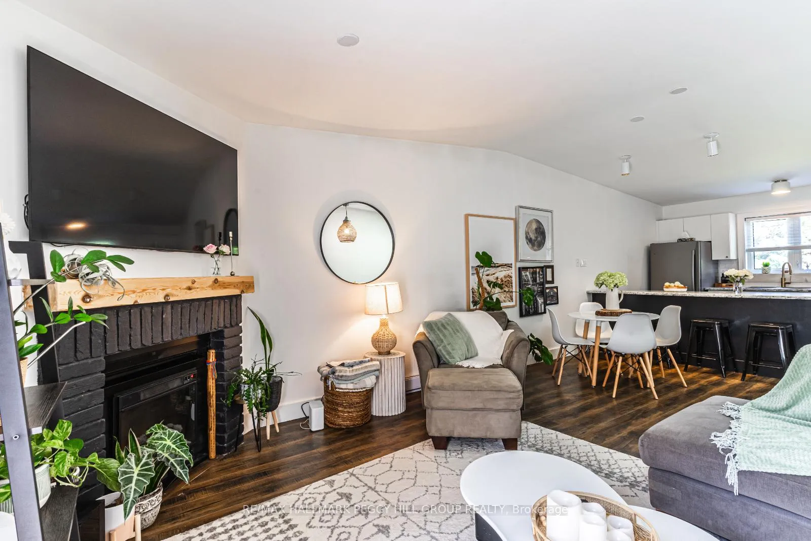 Photo 2 of 547 Oxbow Crescent, Collingwood — HOMEH