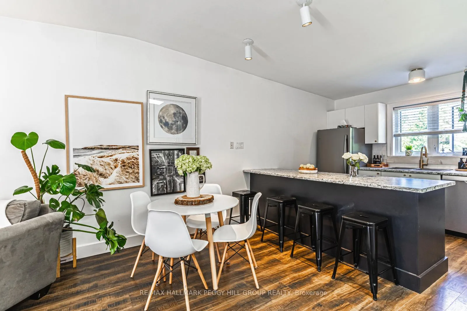 Photo 4 of 547 Oxbow Crescent, Collingwood — HOMEH