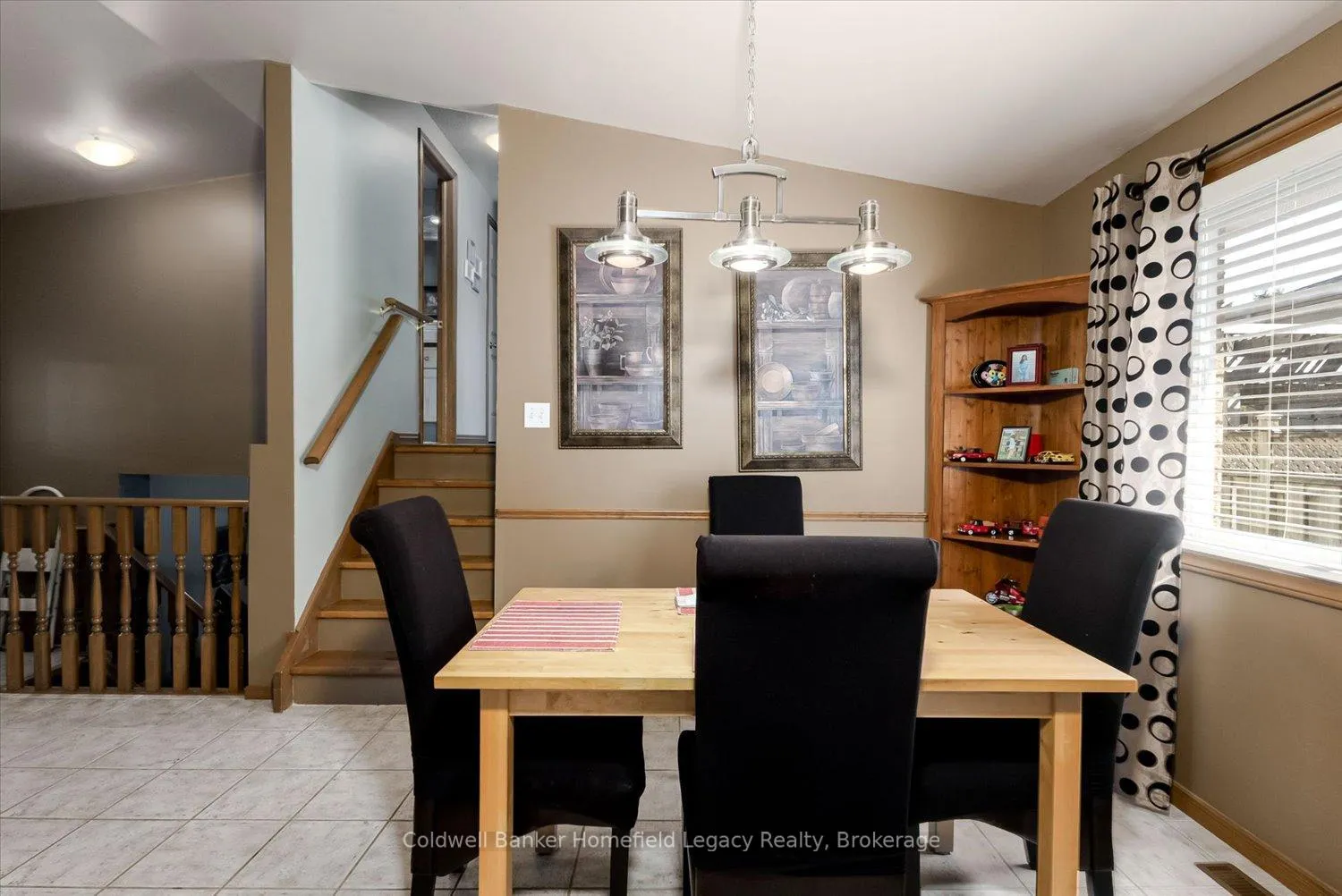Photo 9 of 19 Meadowridge Drive, St. Marys — HOMEH