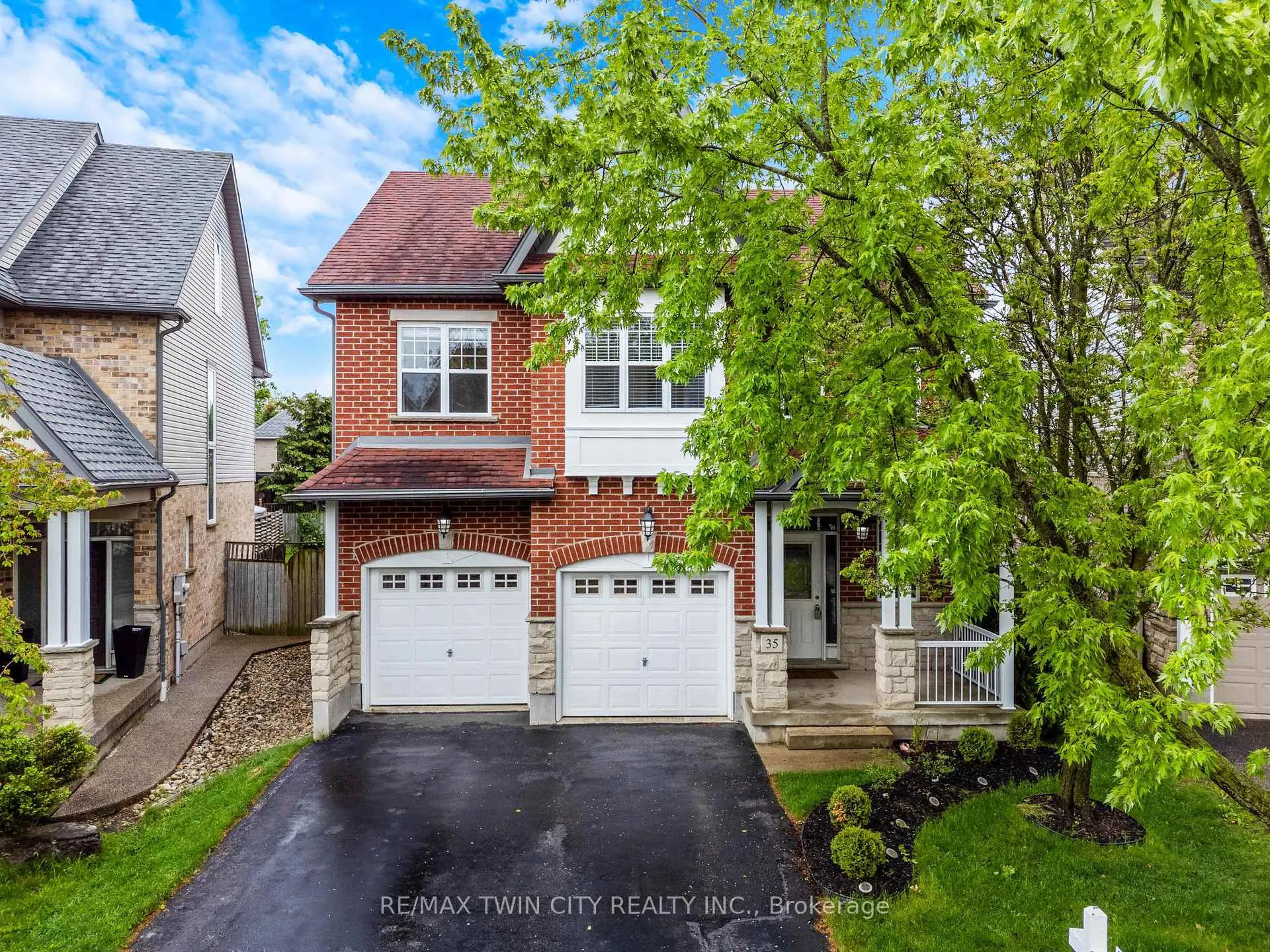 Photo 2 of 35 Coopershawk Street, Kitchener — HOMEH