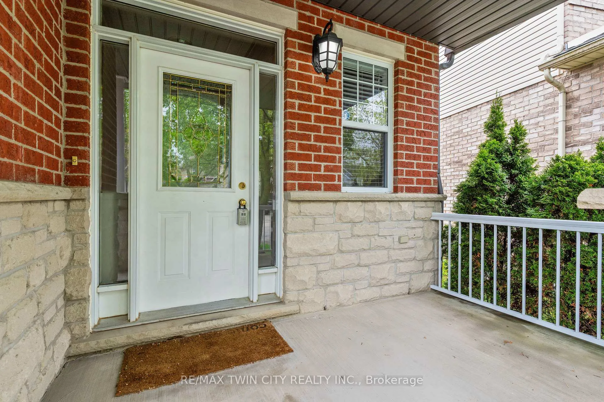 Photo 3 of 35 Coopershawk Street, Kitchener — HOMEH
