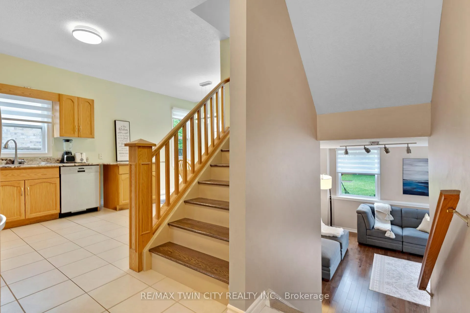 Photo 13 of 35 Coopershawk Street, Kitchener — HOMEH