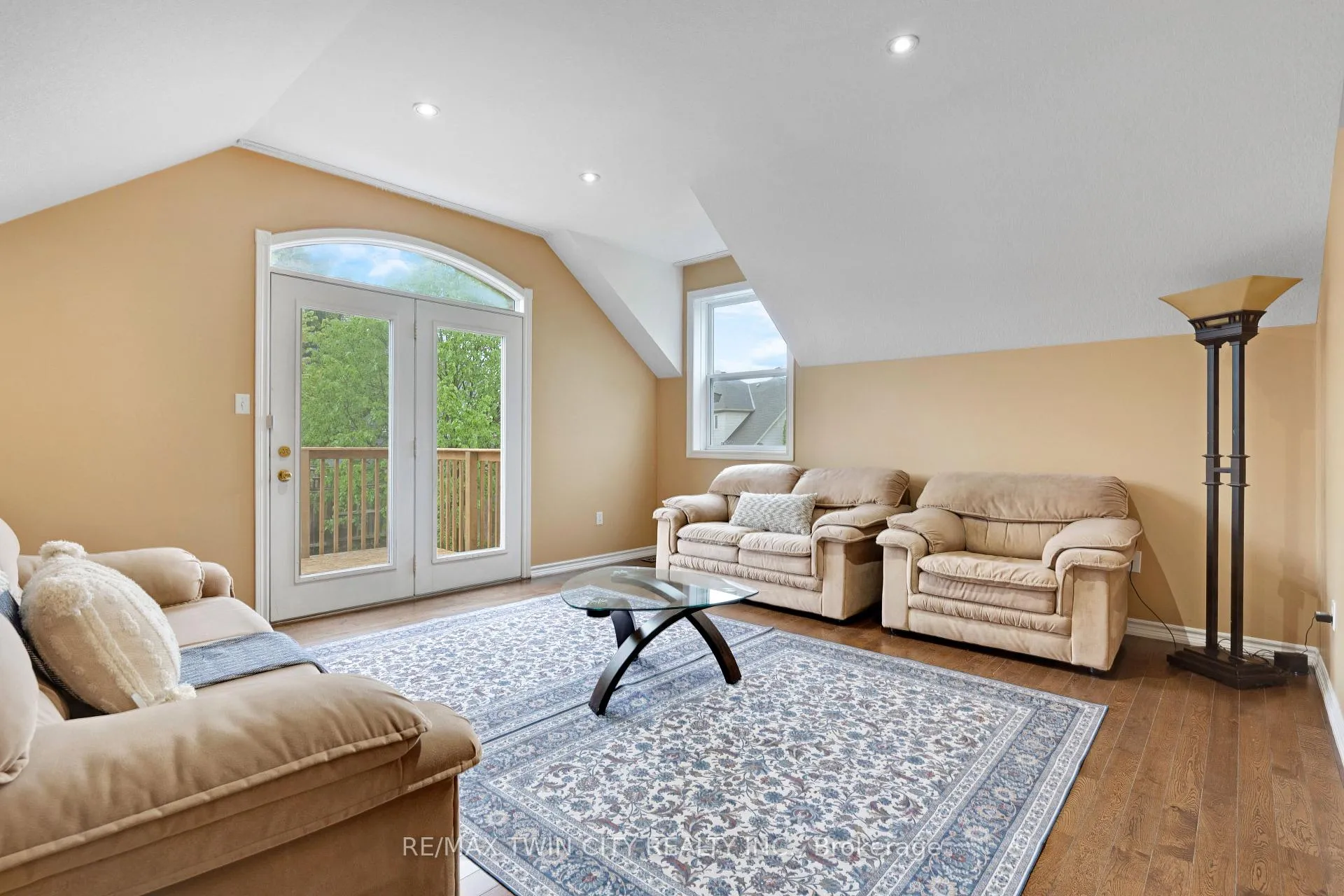 Photo 19 of 35 Coopershawk Street, Kitchener — HOMEH