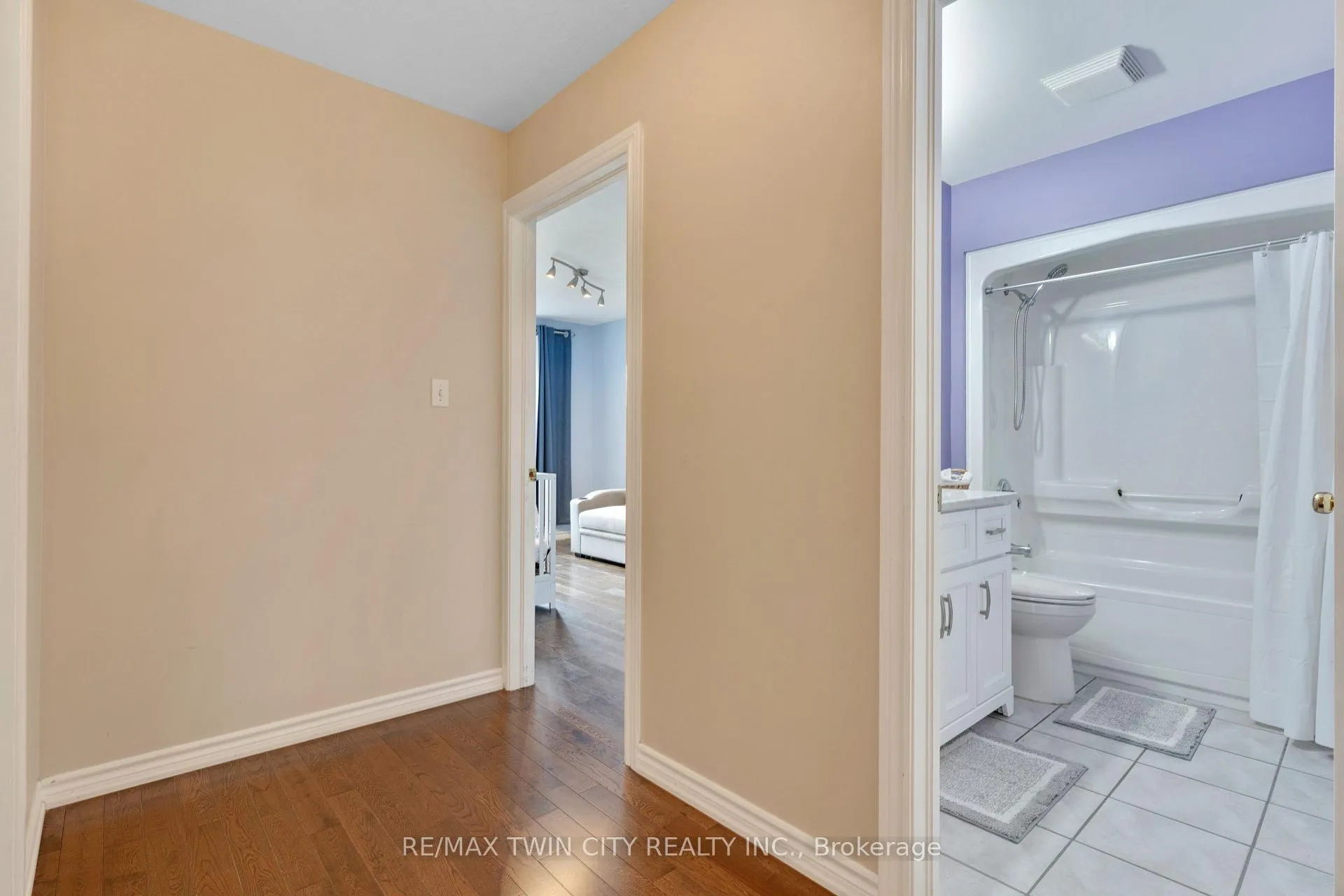 Photo 25 of 35 Coopershawk Street, Kitchener — HOMEH