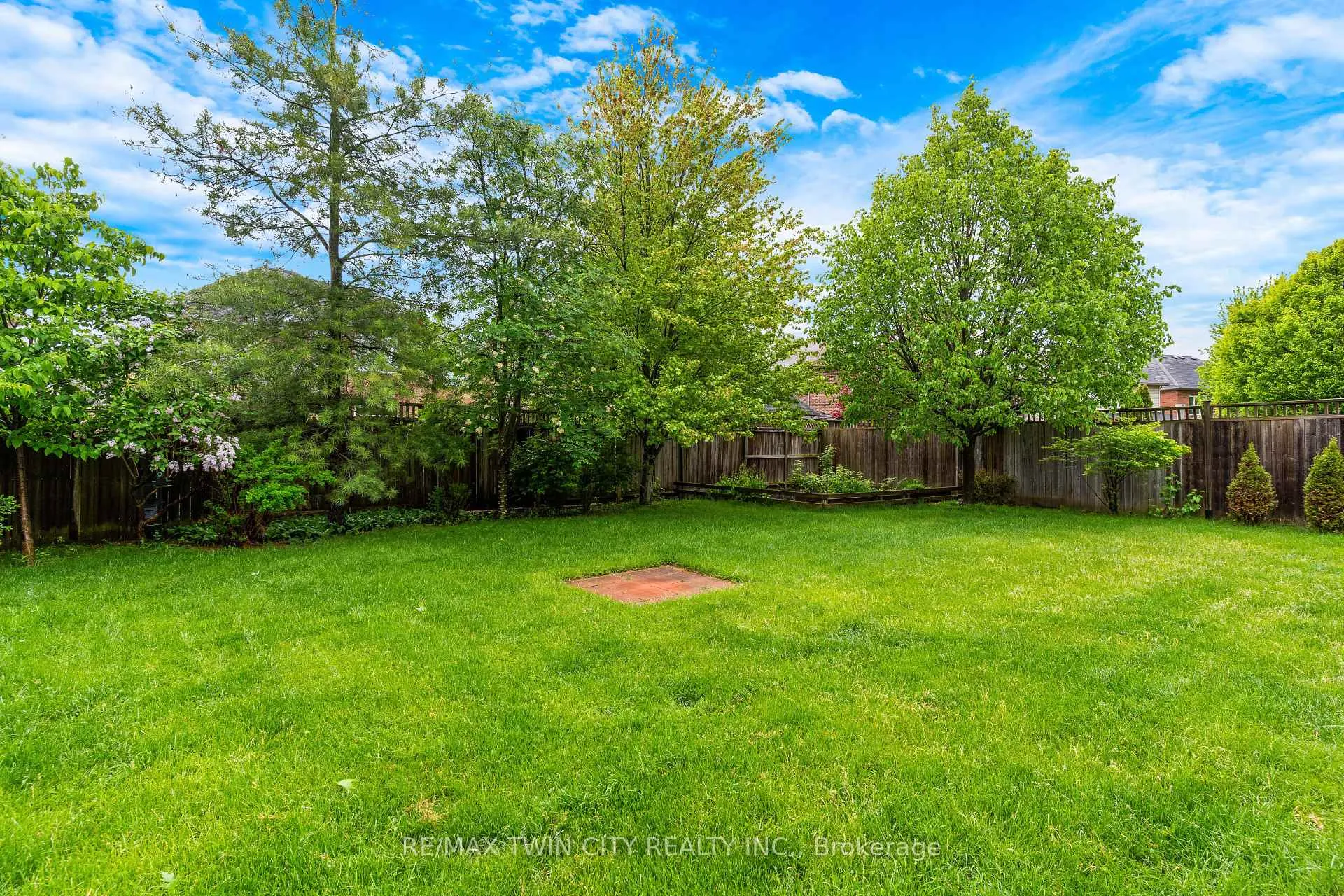 Photo 42 of 35 Coopershawk Street, Kitchener — HOMEH
