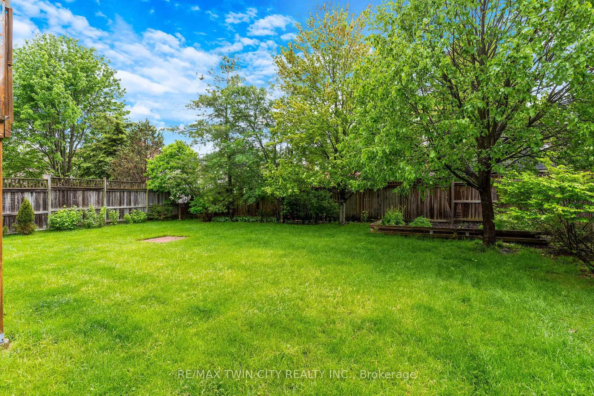 Photo 44 of 35 Coopershawk Street, Kitchener — HOMEH
