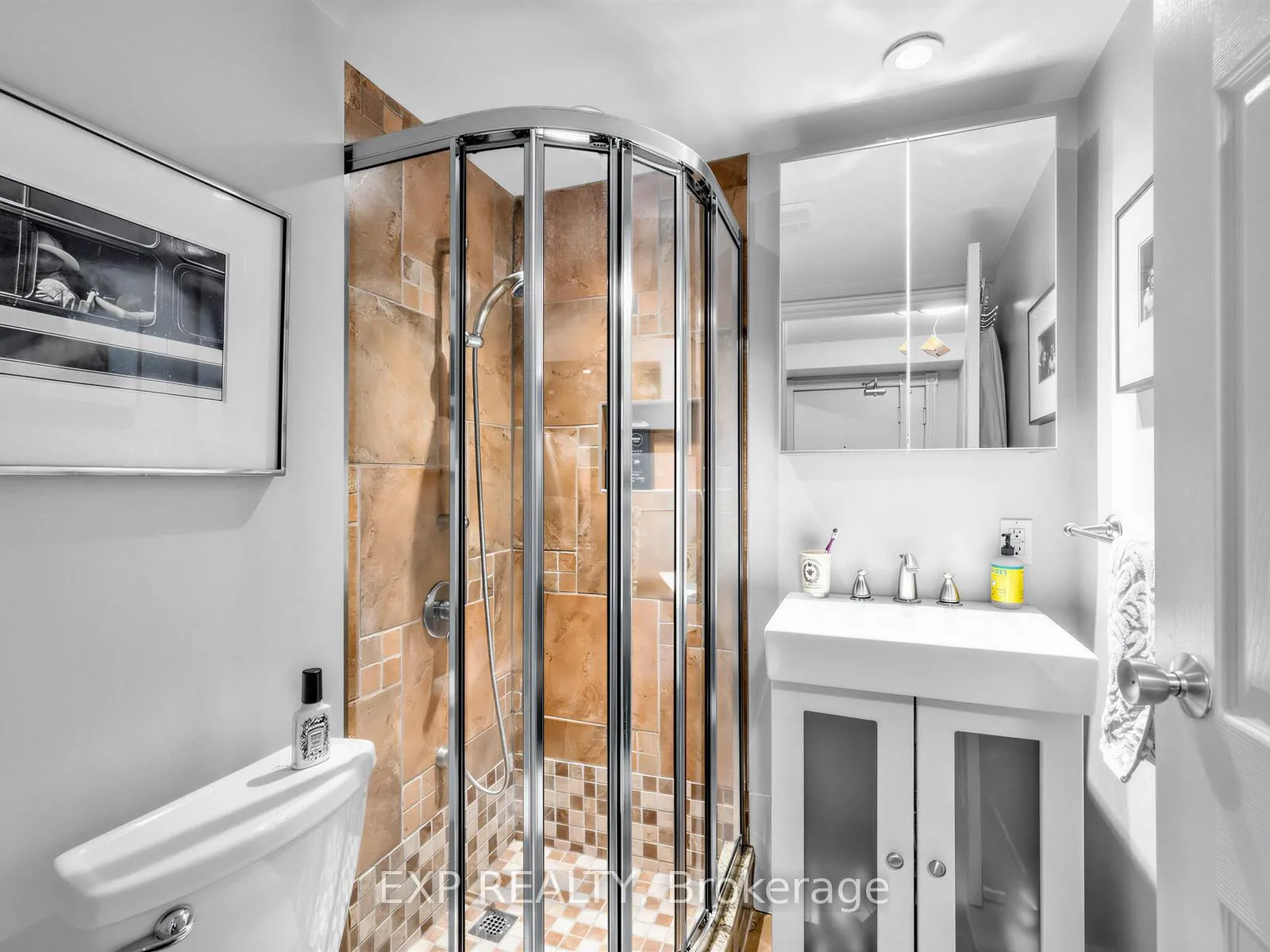 Photo 4 of Unit 1127, 77 Maitland Place, Toronto, Cabbagetown-South St. James Town — HOMEH