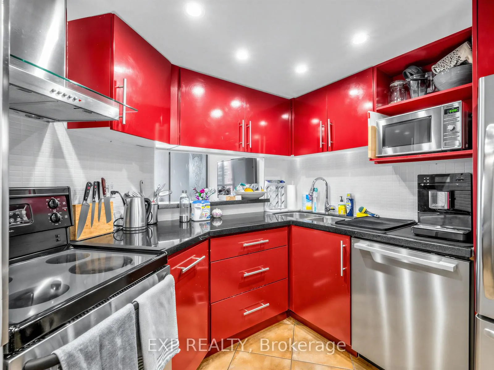 Photo 5 of Unit 1127, 77 Maitland Place, Toronto, Cabbagetown-South St. James Town — HOMEH